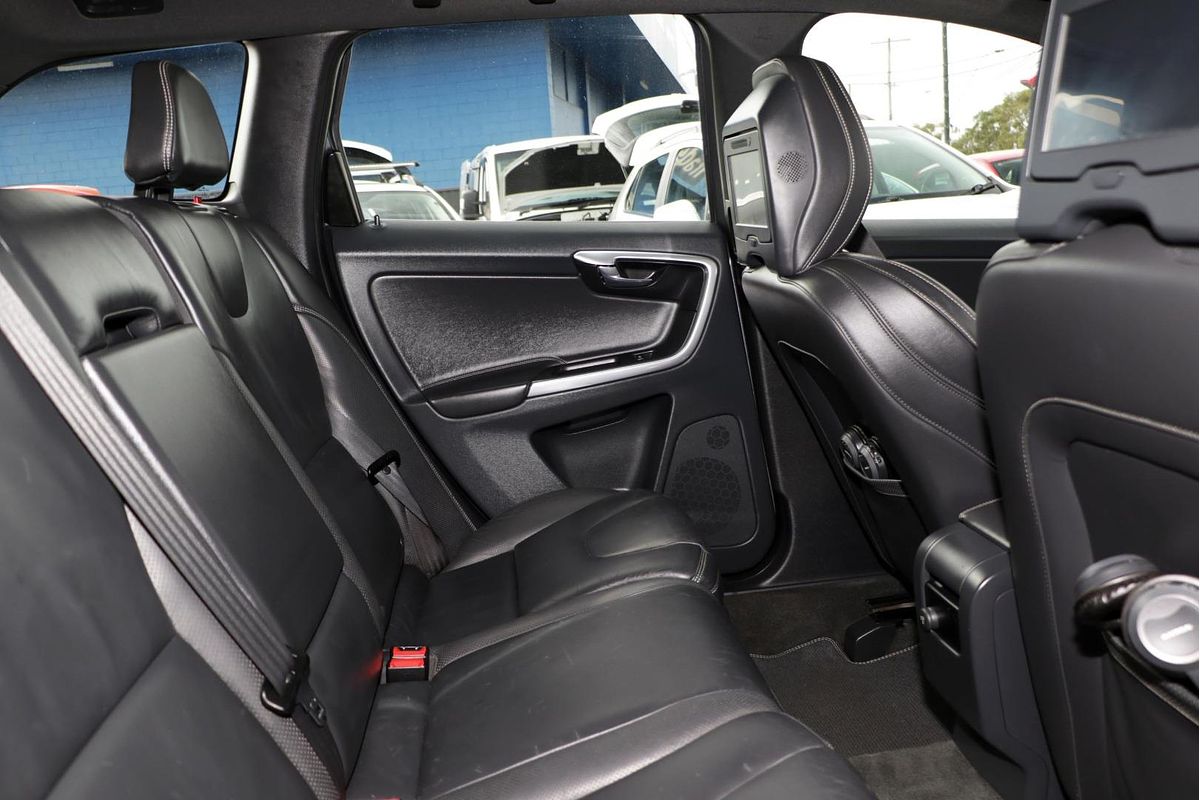 2017 Volvo XC60 T6 R-Design