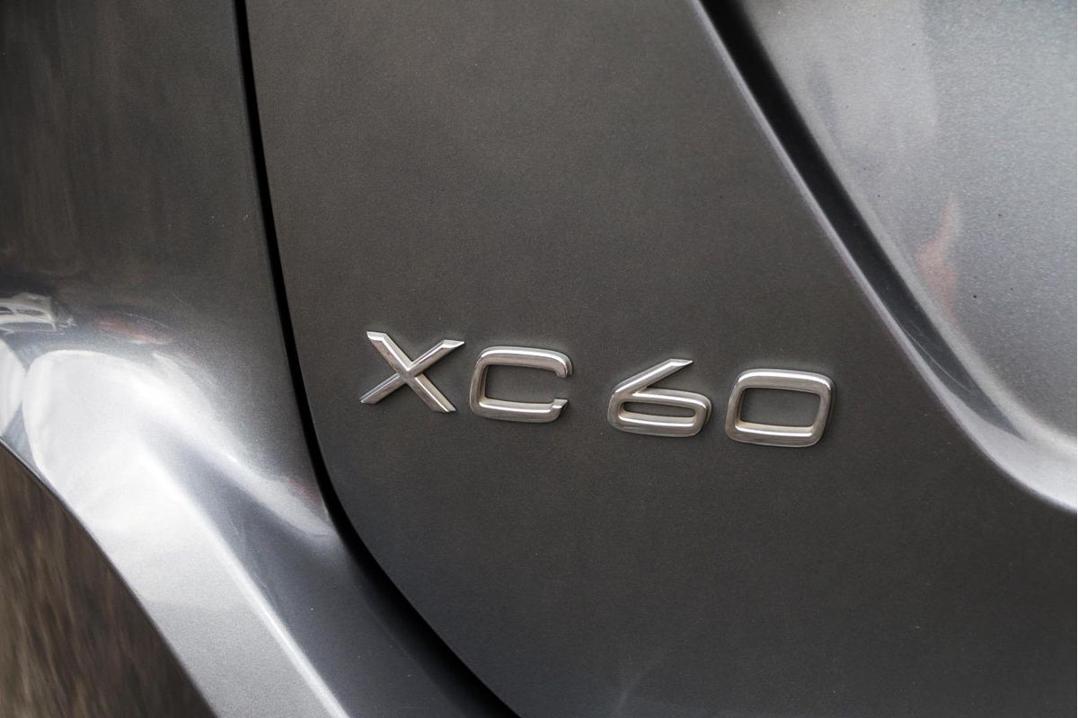 2017 Volvo XC60 T6 R-Design