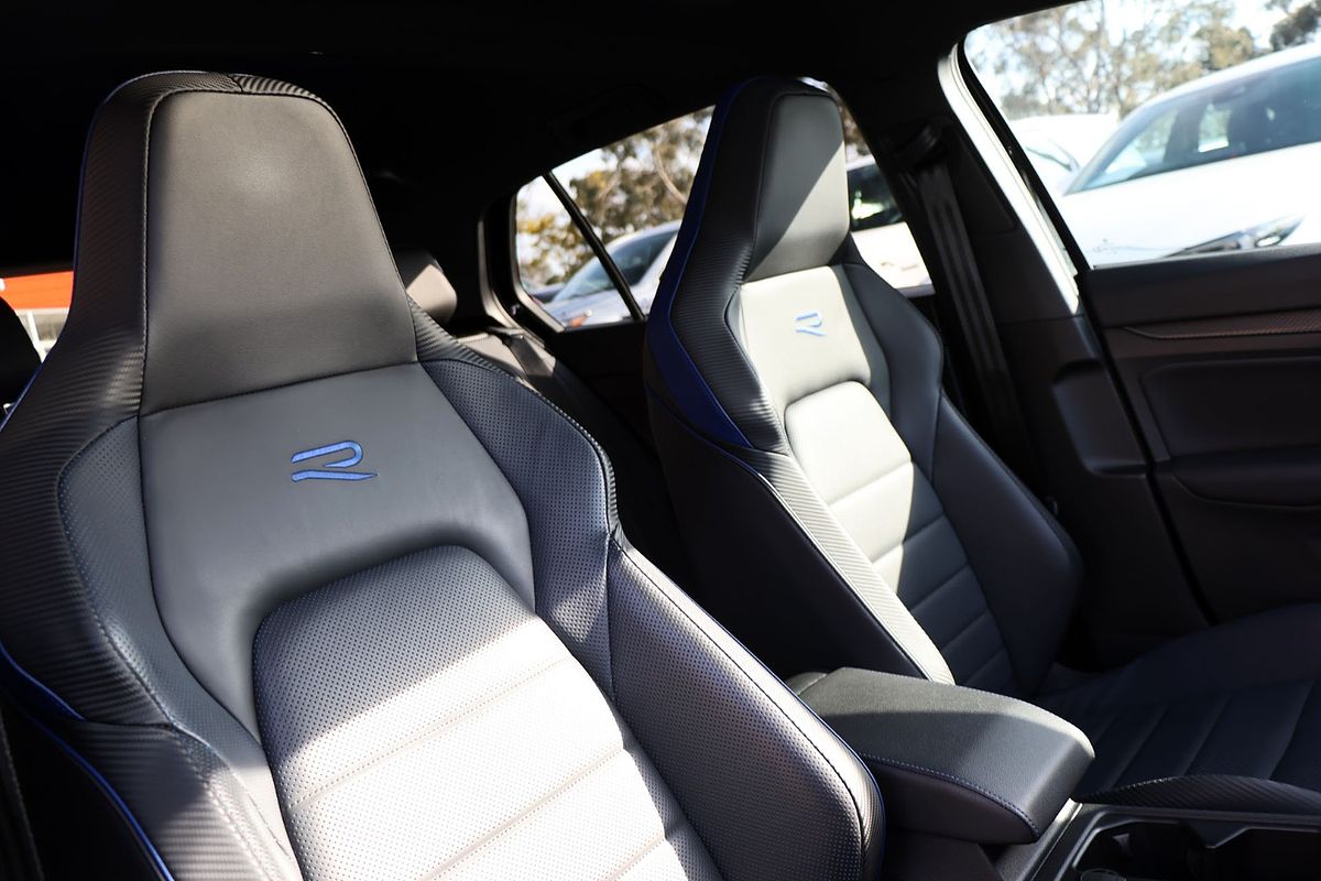 2022 Volkswagen Golf R 8