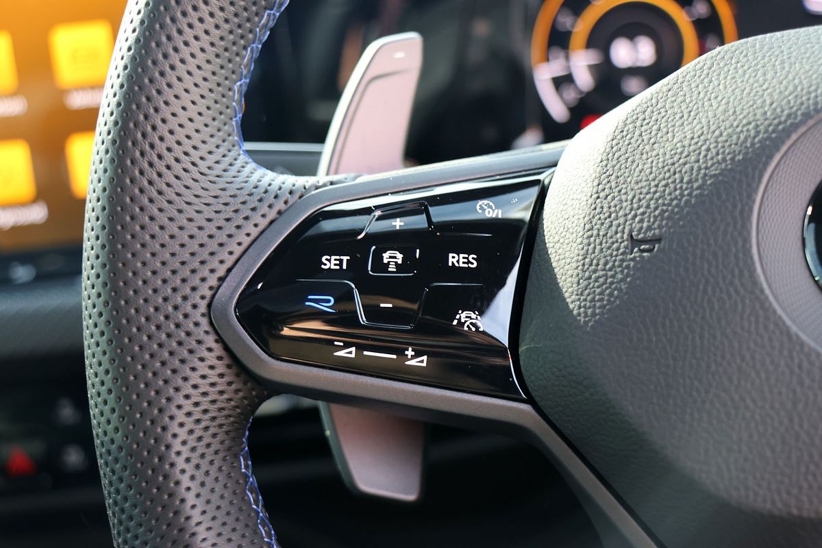 2022 Volkswagen Golf R 8
