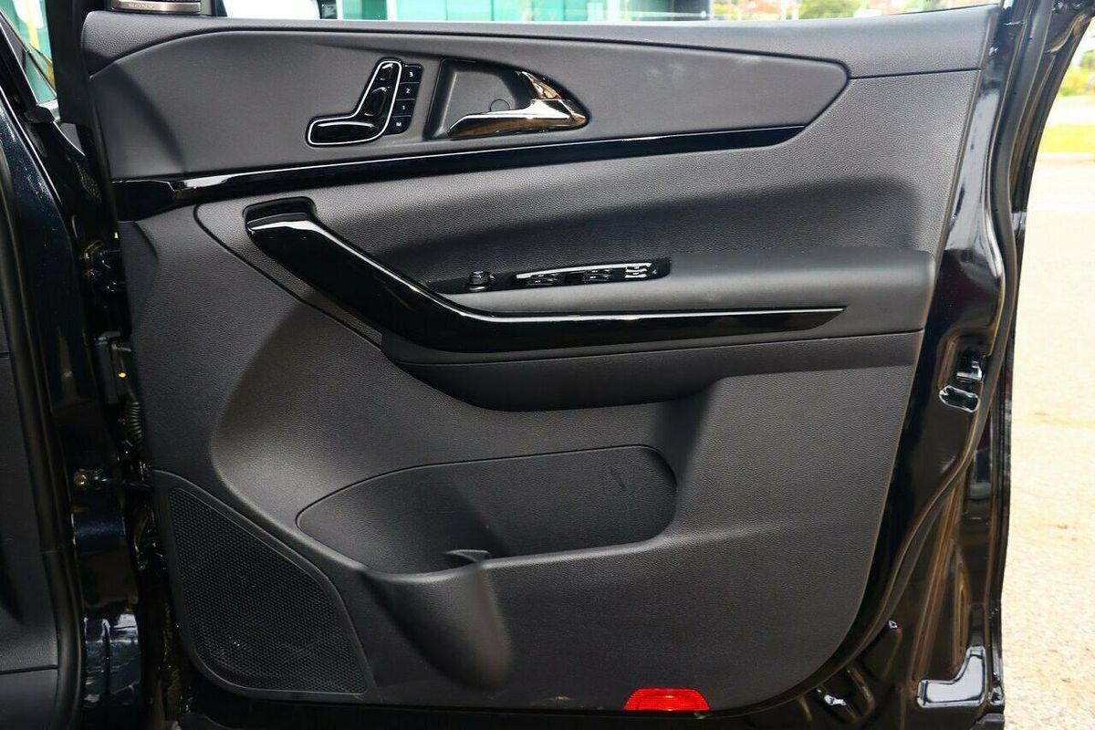 2024 Mahindra XUV700 AX7L Black Edition