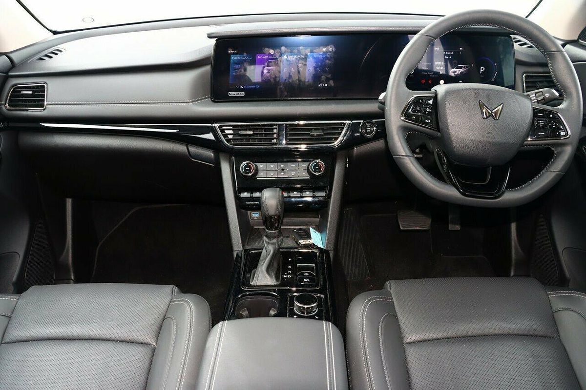2024 Mahindra XUV700 AX7L Black Edition