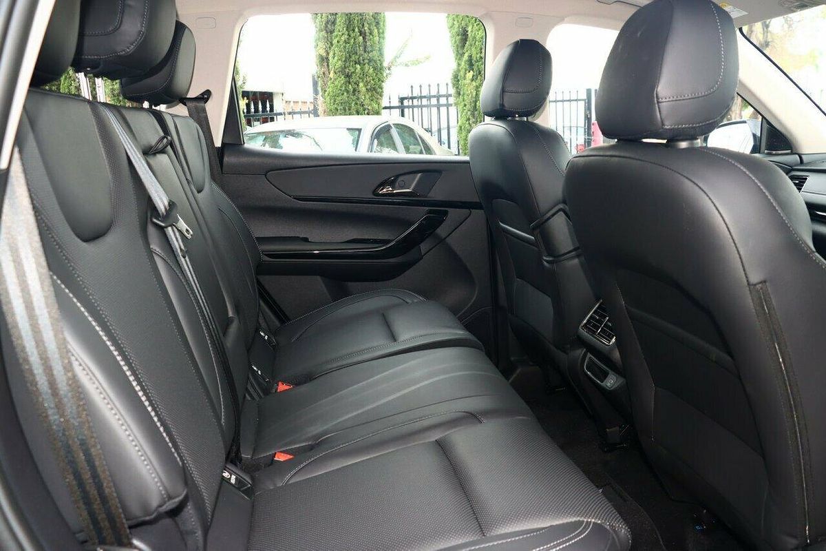 2024 Mahindra XUV700 AX7L Black Edition