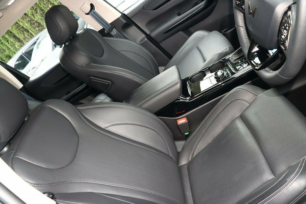 2024 Mahindra XUV700 AX7L Black Edition