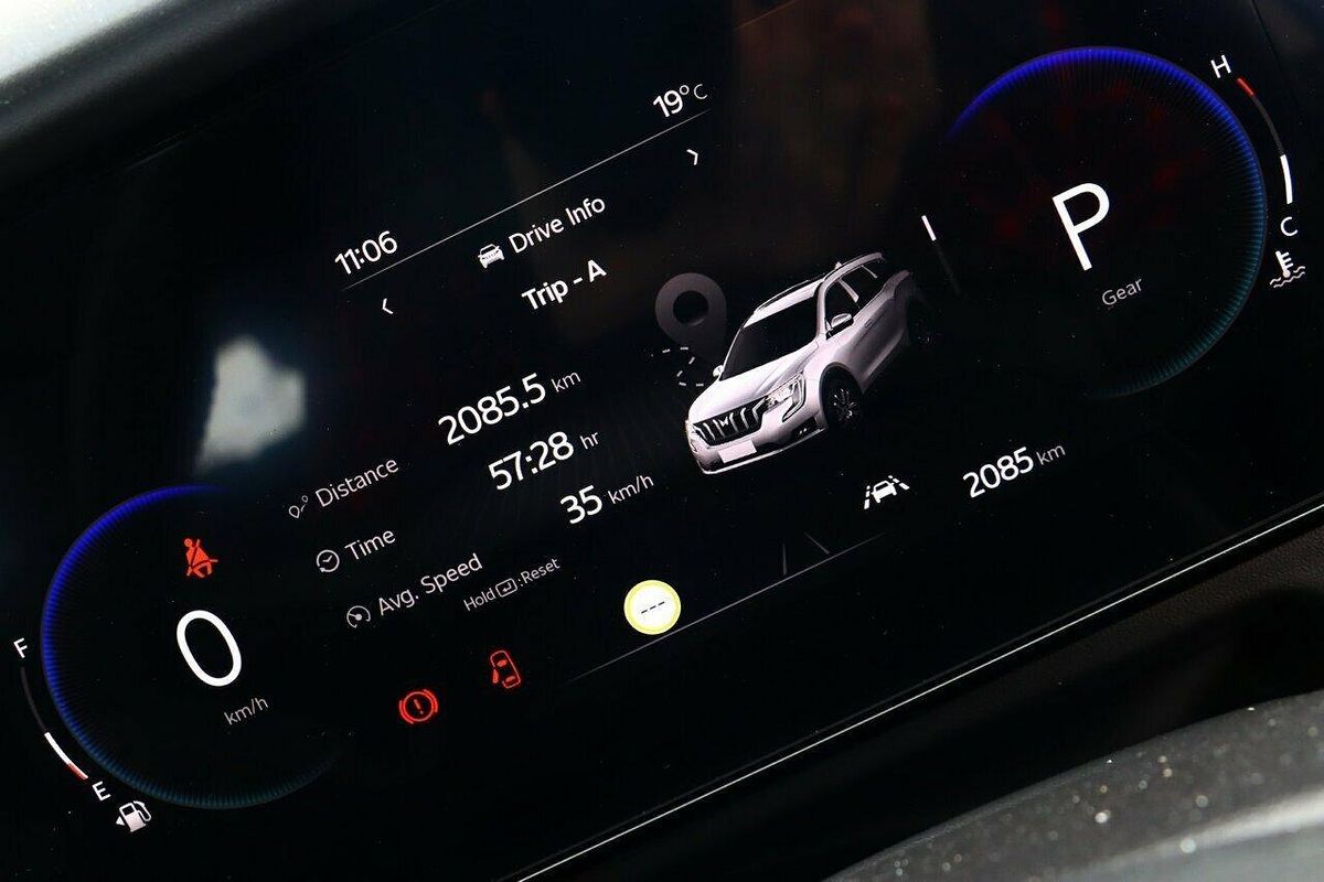 2024 Mahindra XUV700 AX7L Black Edition