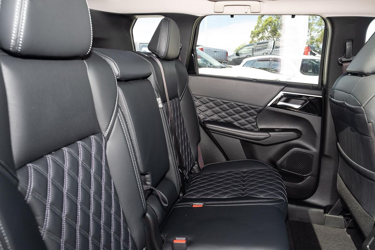 2024 Mitsubishi Outlander PHEV Exceed ZM