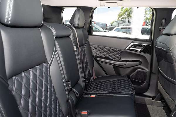 2024 Mitsubishi Outlander PHEV Exceed ZM