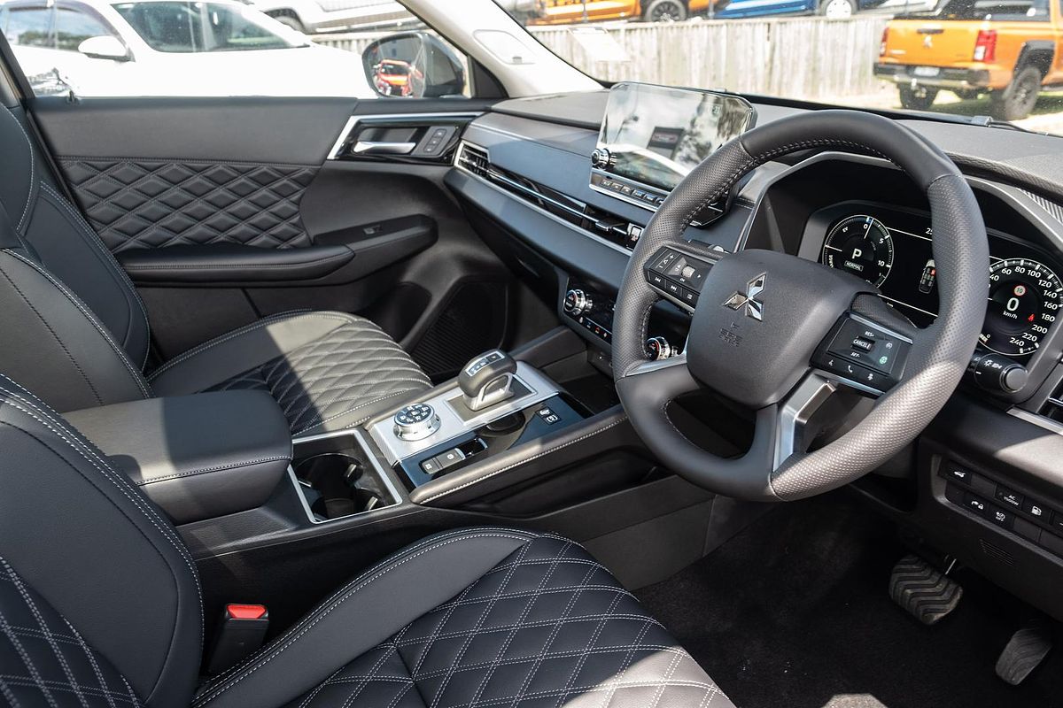2024 Mitsubishi Outlander PHEV Exceed ZM