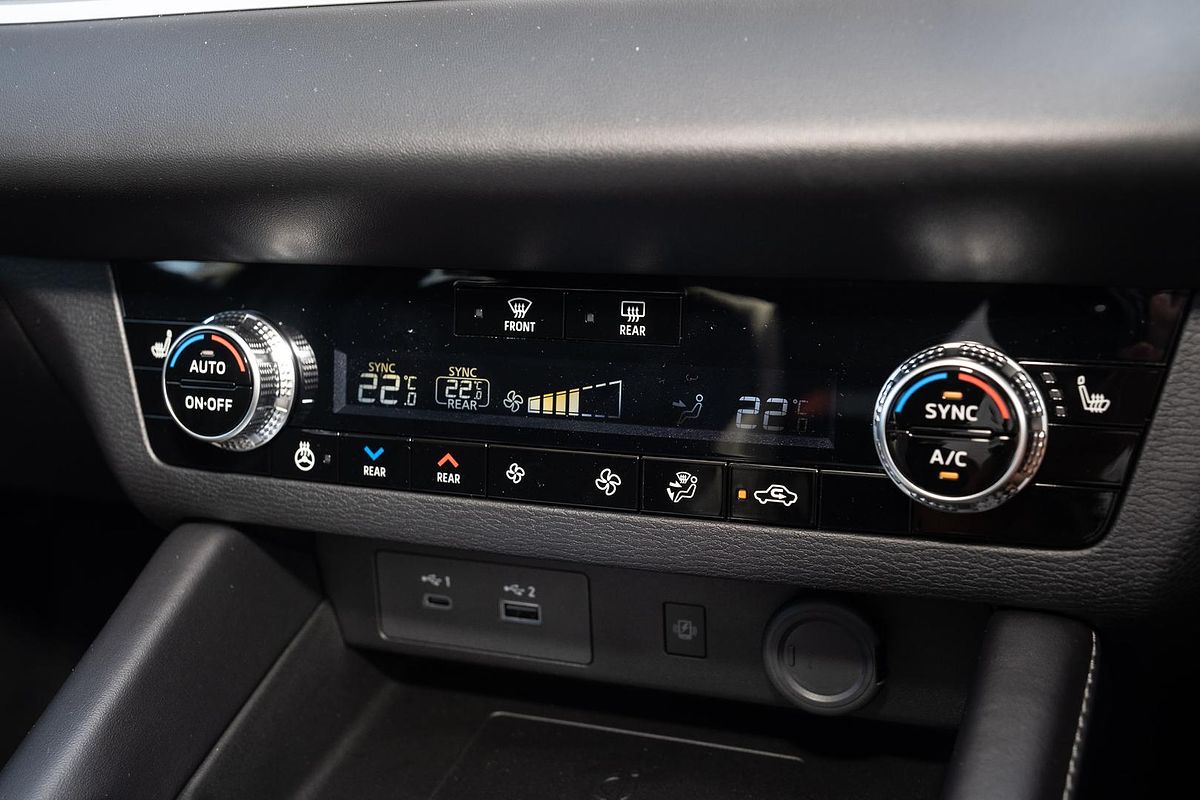2024 Mitsubishi Outlander PHEV Exceed ZM