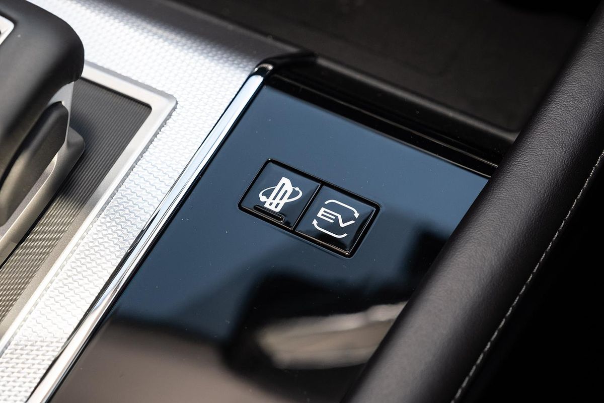 2024 Mitsubishi Outlander PHEV Exceed ZM