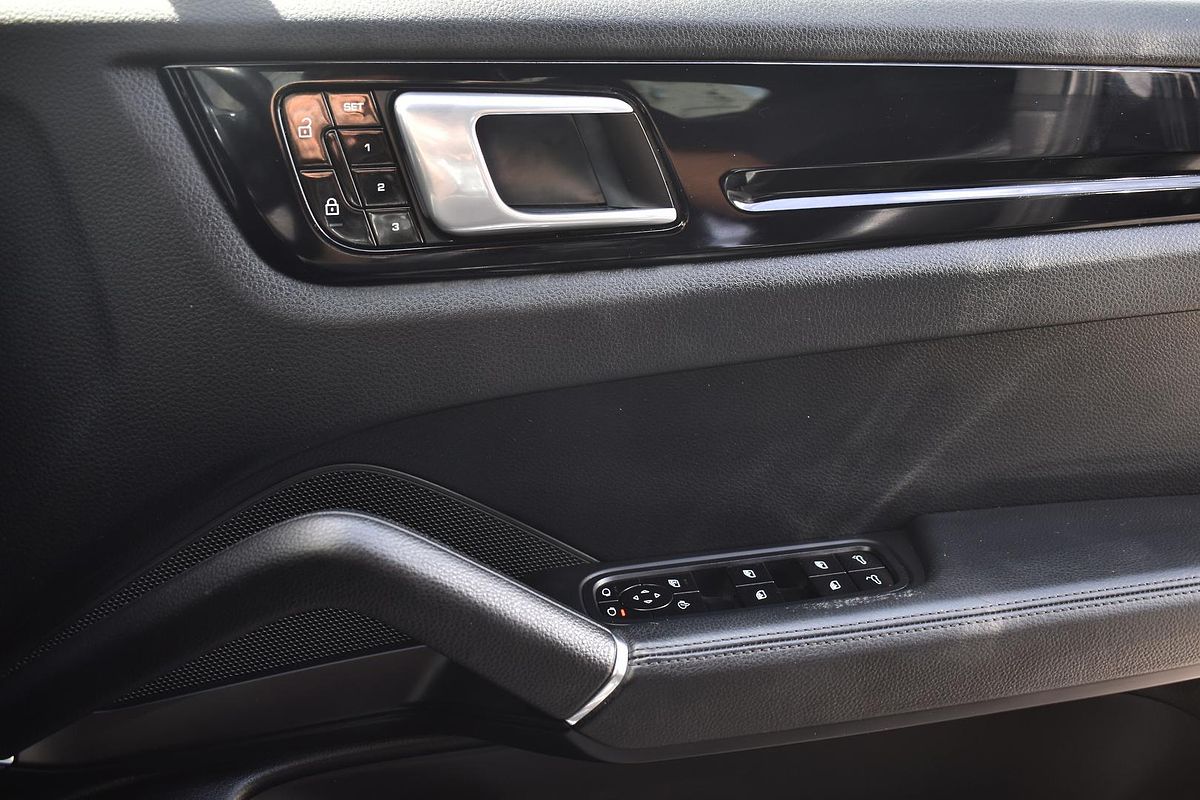2020 Porsche Cayenne S 9YB