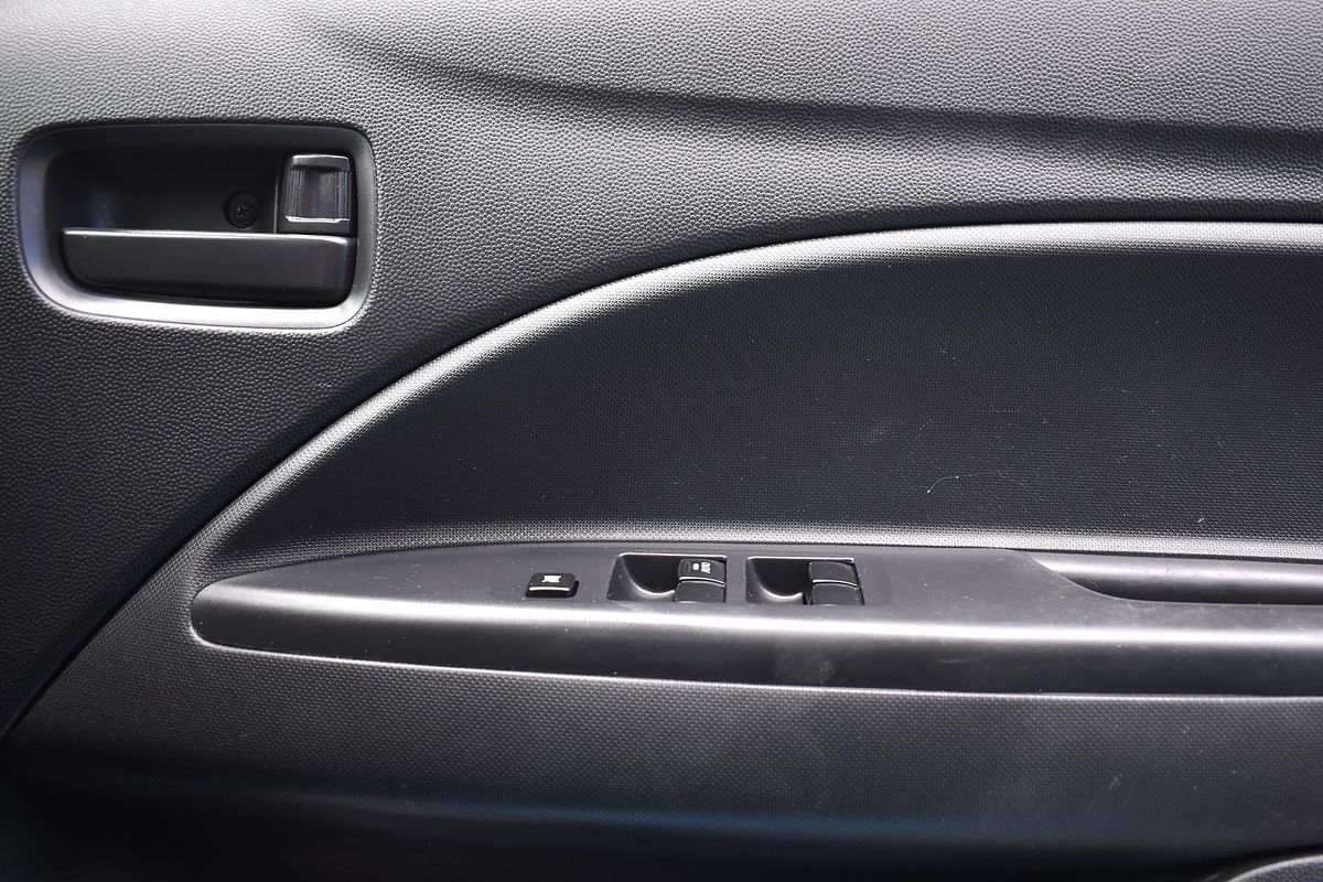 2018 Mitsubishi Mirage ES LA