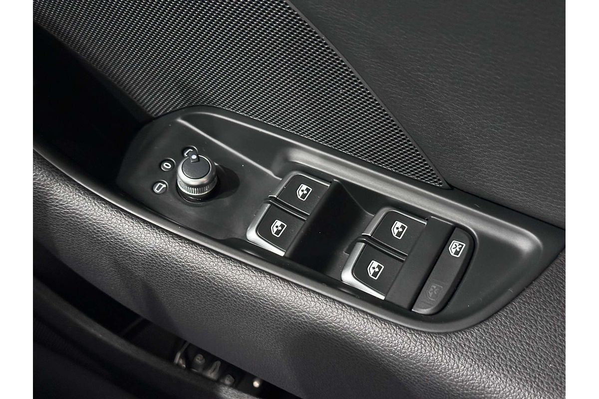 2019 Audi A3 35 TFSI S line plus 8V