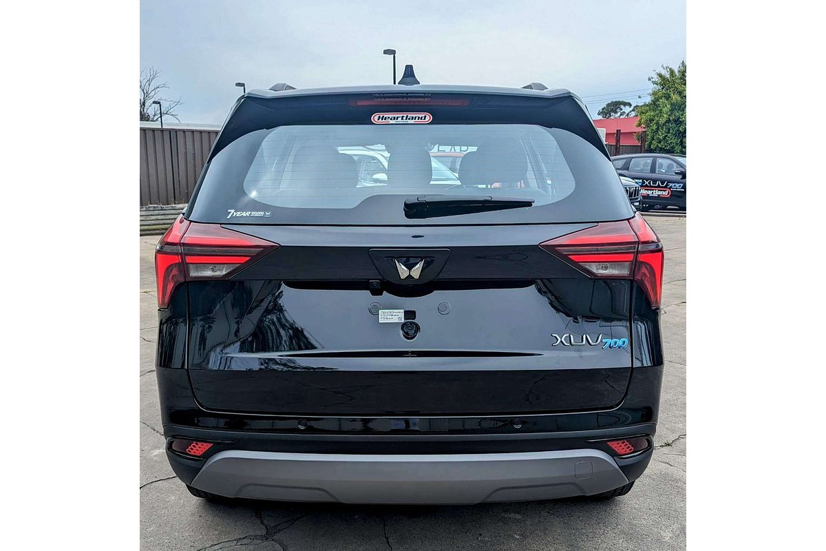 2024 Mahindra XUV700 AX7L Black Edition