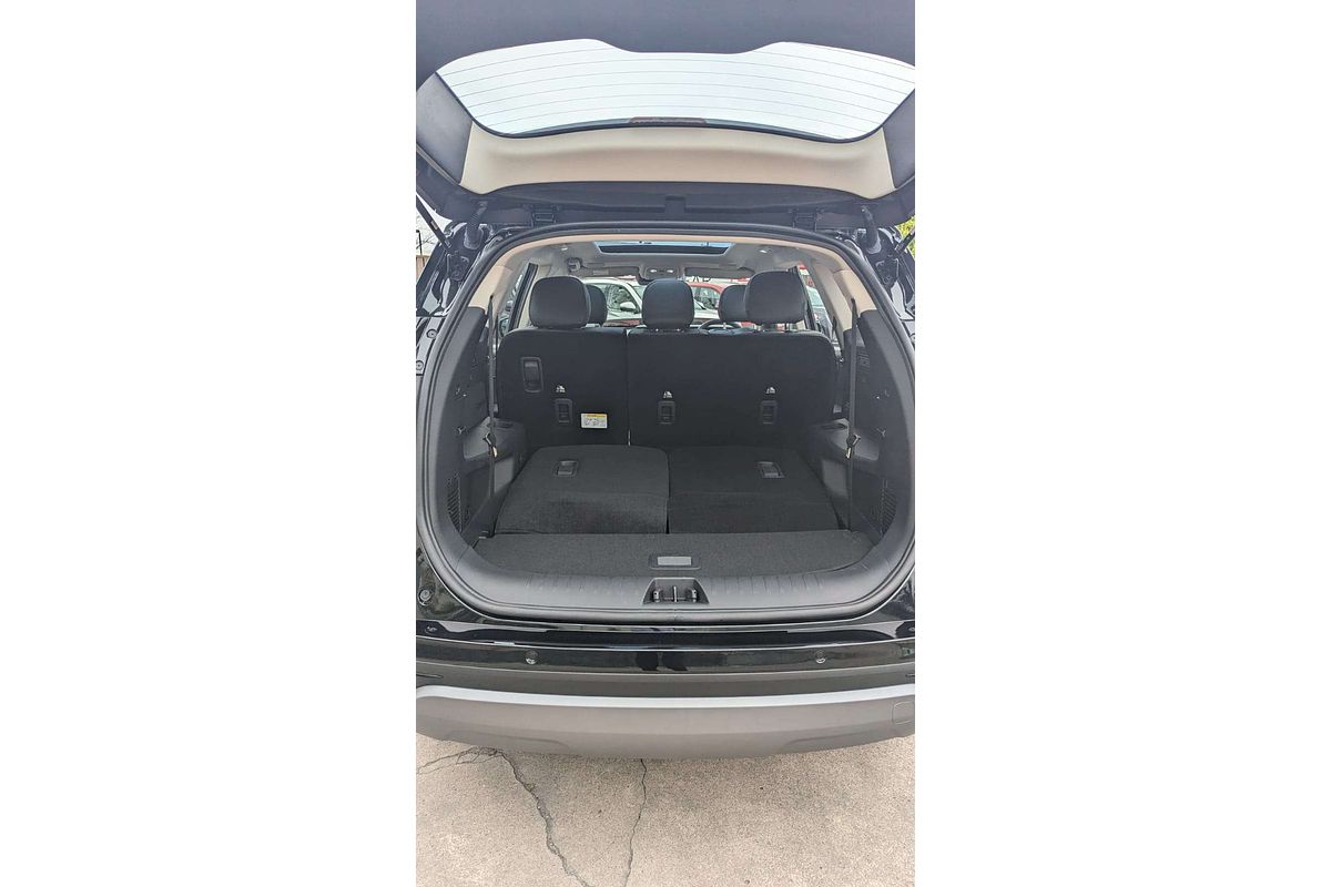 2024 Mahindra XUV700 AX7L Black Edition