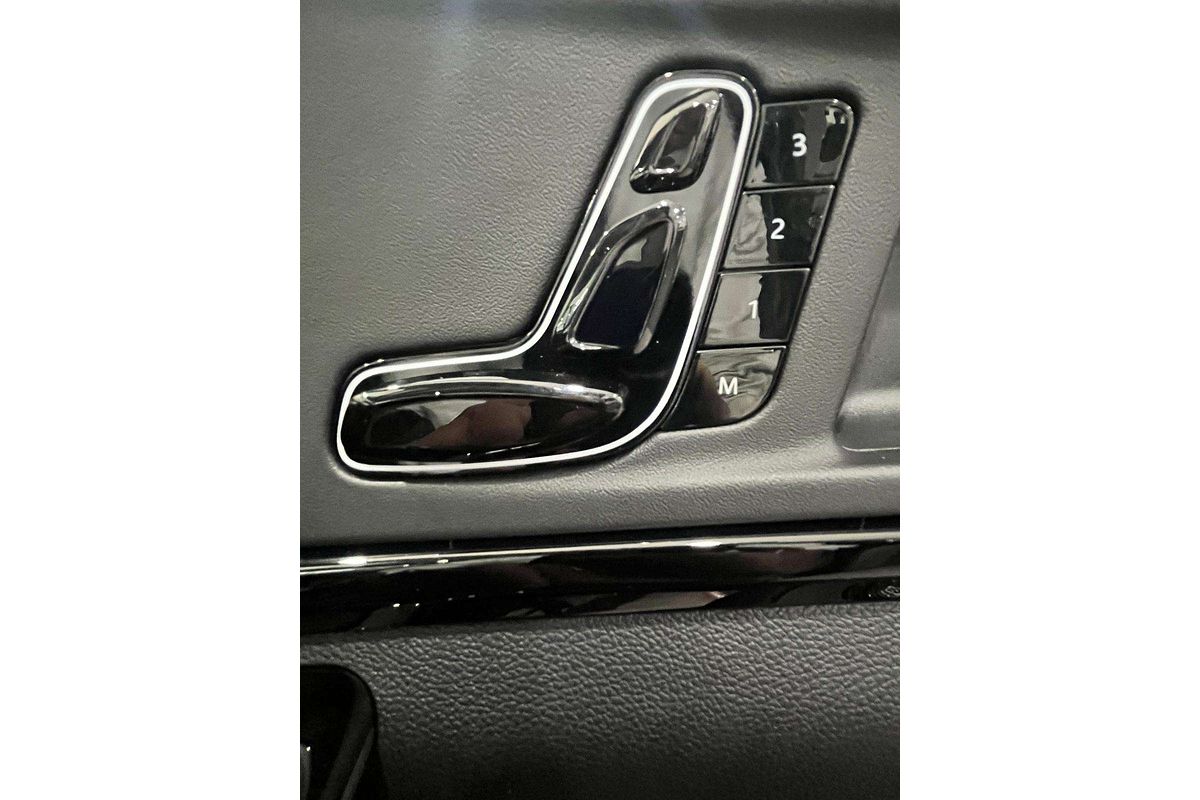 2024 Mahindra XUV700 AX7L Black Edition