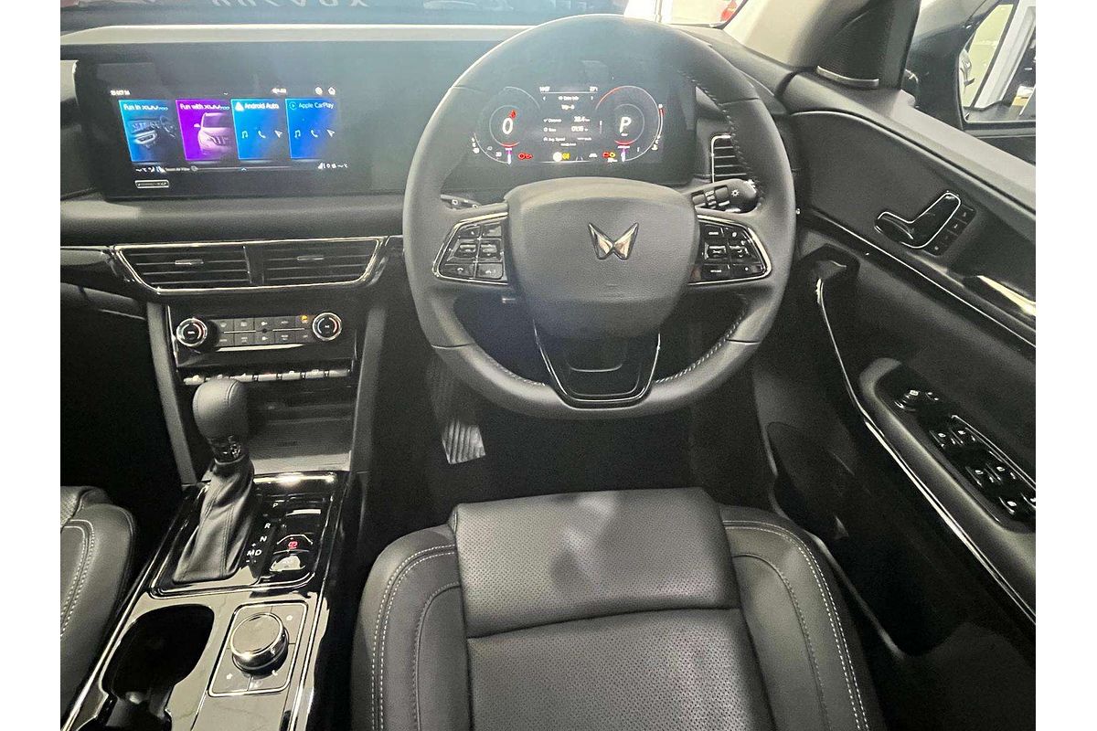 2024 Mahindra XUV700 AX7L Black Edition