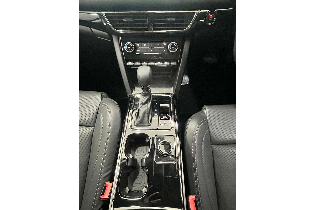 2024 Mahindra XUV700 AX7L Black Edition