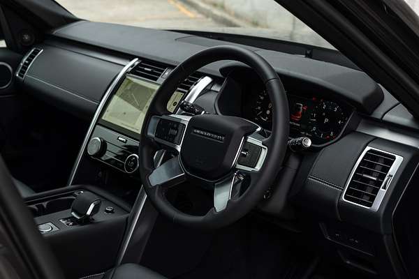 2024 Land Rover Discovery D300 Dynamic SE Series 5