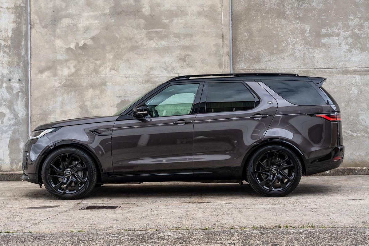 2024 Land Rover Discovery D300 Dynamic SE Series 5