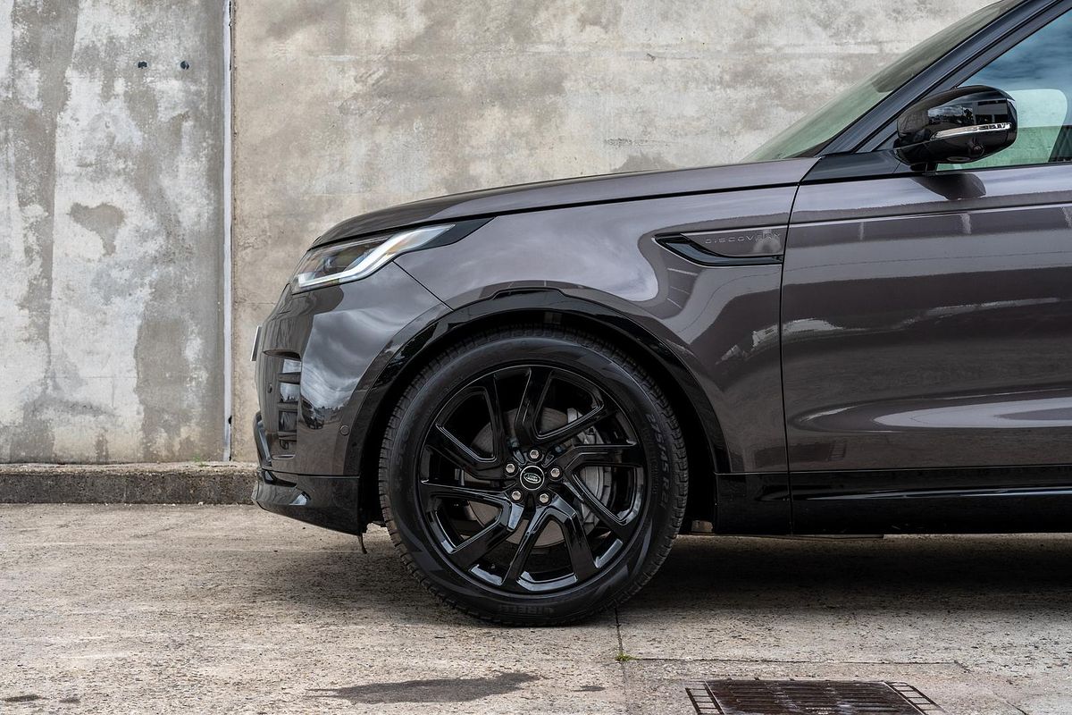 2024 Land Rover Discovery D300 Dynamic SE Series 5