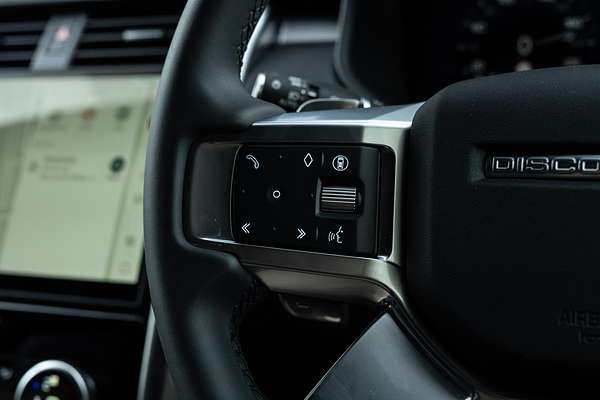 2024 Land Rover Discovery D300 Dynamic SE Series 5