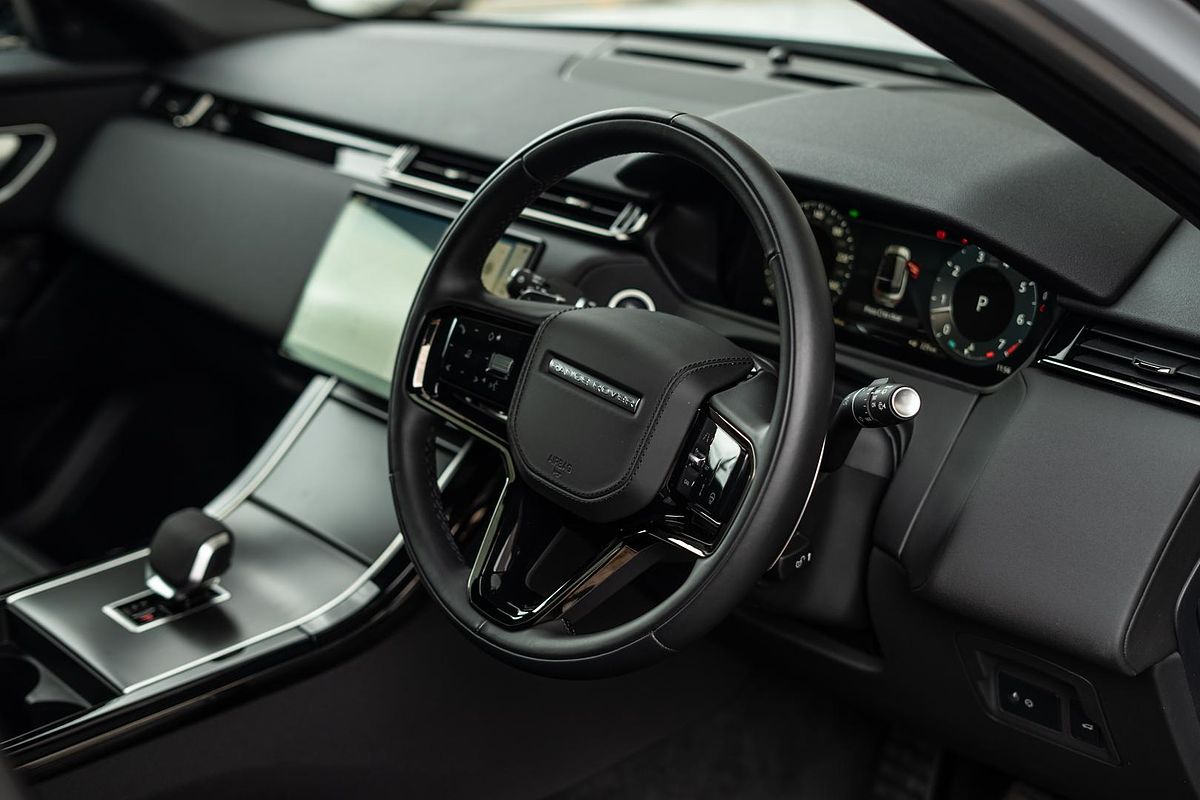 2023 Land Rover Range Rover Velar P250 Dynamic SE L560
