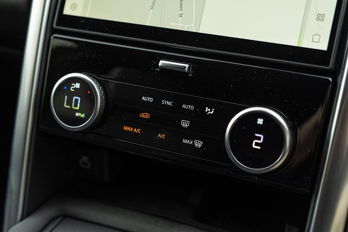 2024 Land Rover Discovery D300 Dynamic SE Series 5