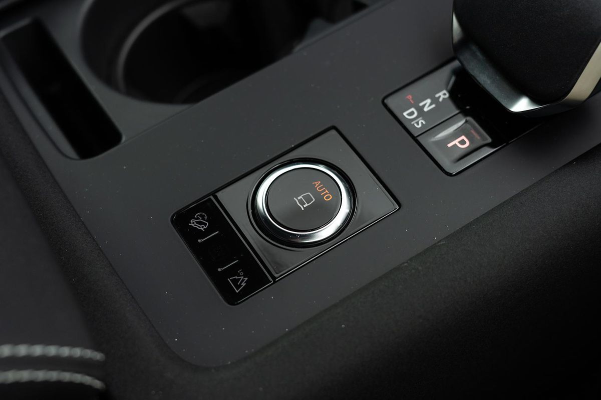 2024 Land Rover Discovery D300 Dynamic SE Series 5