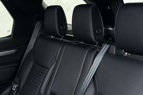 2024 Land Rover Discovery D300 Dynamic SE Series 5