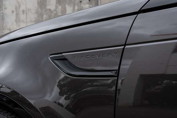 2024 Land Rover Discovery D300 Dynamic SE Series 5