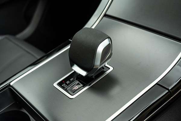 2023 Land Rover Range Rover Velar P250 Dynamic SE L560