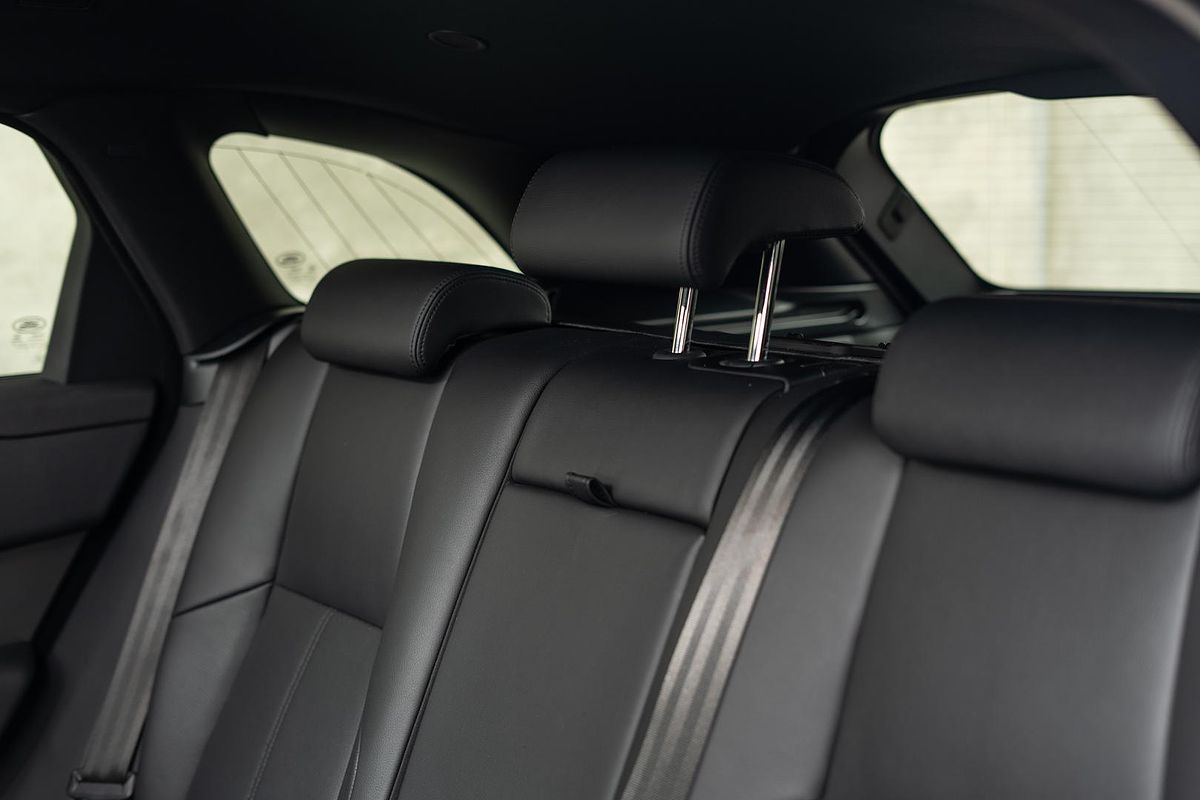 2023 Land Rover Range Rover Velar P250 Dynamic SE L560