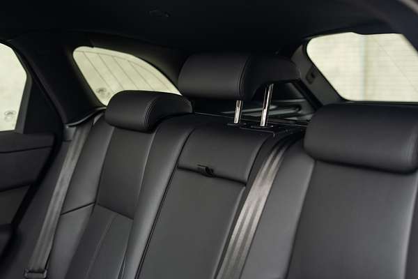 2023 Land Rover Range Rover Velar P250 Dynamic SE L560