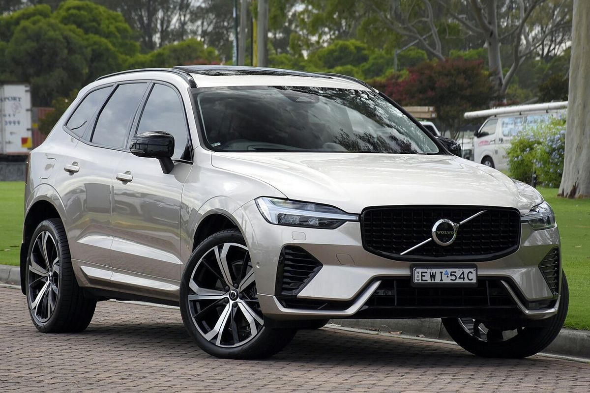 2022 Volvo XC60 Recharge Ultimate T8 Plug-In Hybrid