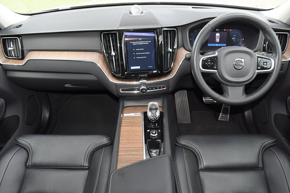 2022 Volvo XC60 Recharge Ultimate T8 Plug-In Hybrid