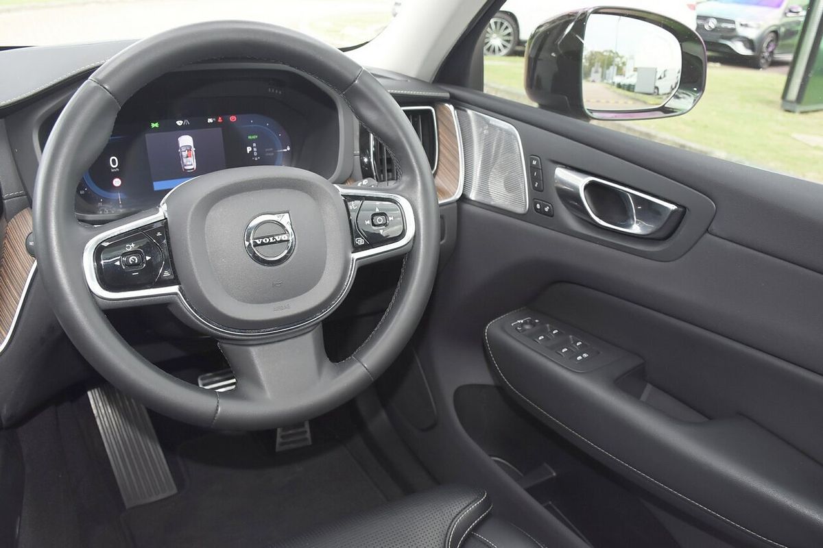 2022 Volvo XC60 Recharge Ultimate T8 Plug-In Hybrid