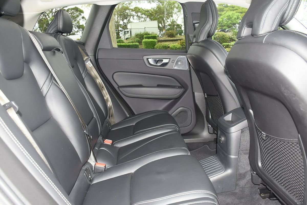 2022 Volvo XC60 Recharge Ultimate T8 Plug-In Hybrid