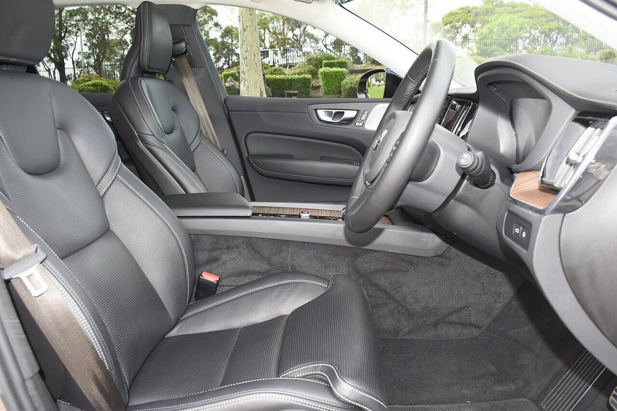 2022 Volvo XC60 Recharge Ultimate T8 Plug-In Hybrid