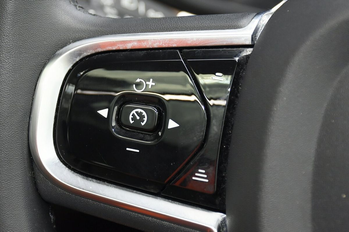 2022 Volvo XC60 Recharge Ultimate T8 Plug-In Hybrid