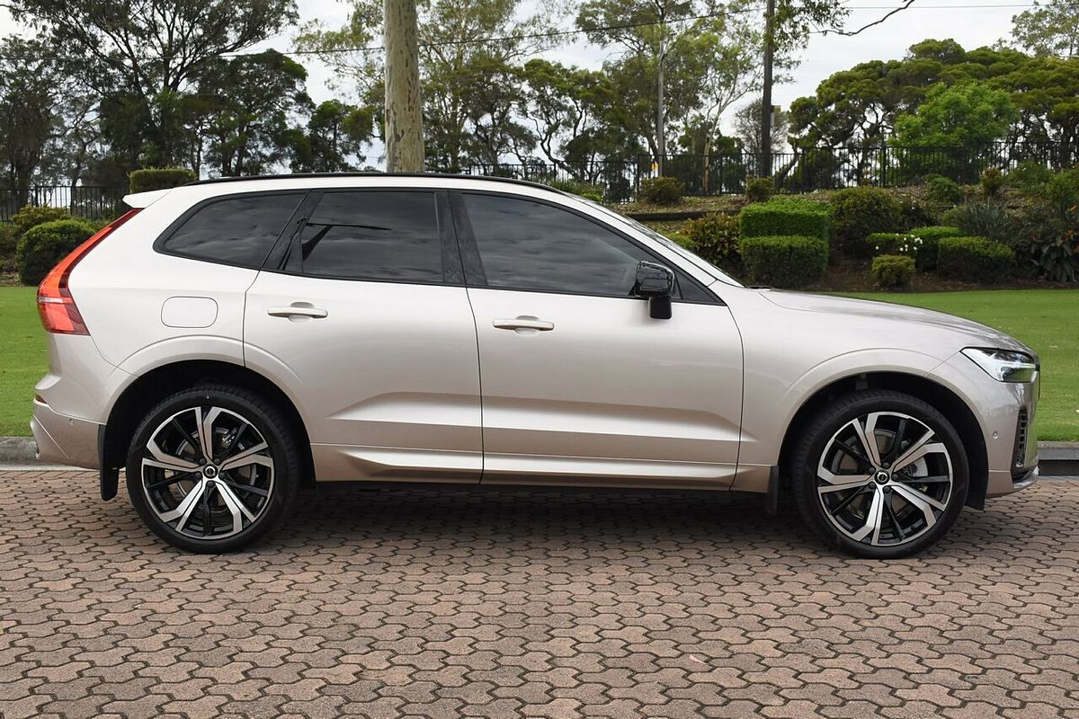 2022 Volvo XC60 Recharge Ultimate T8 Plug-In Hybrid