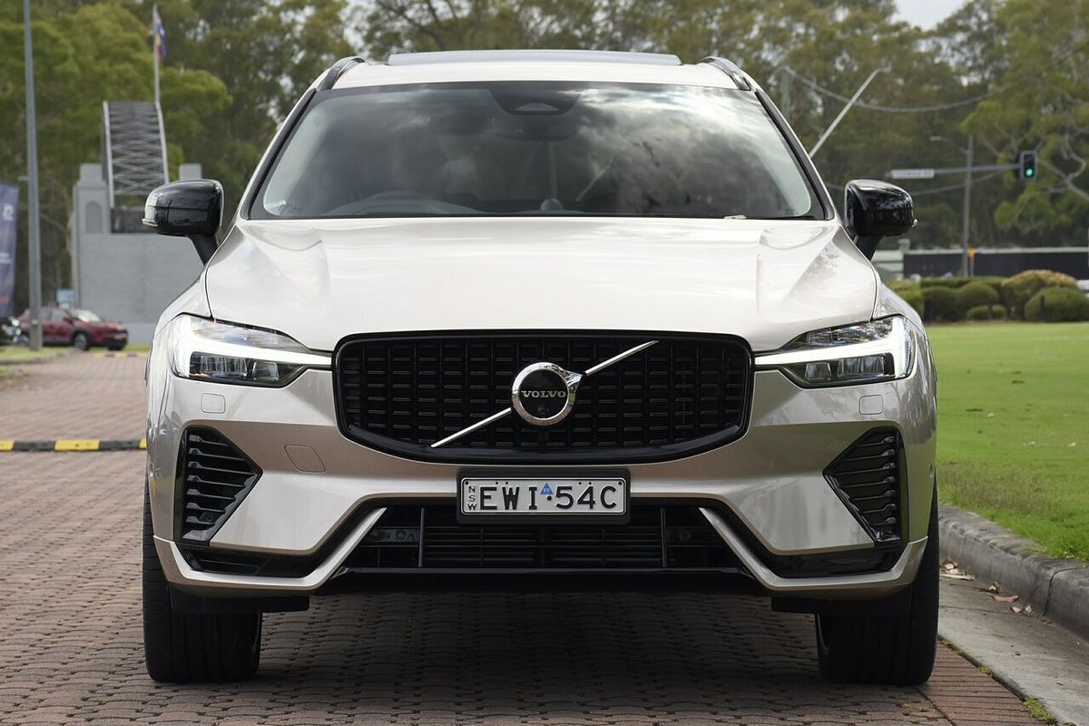 2022 Volvo XC60 Recharge Ultimate T8 Plug-In Hybrid