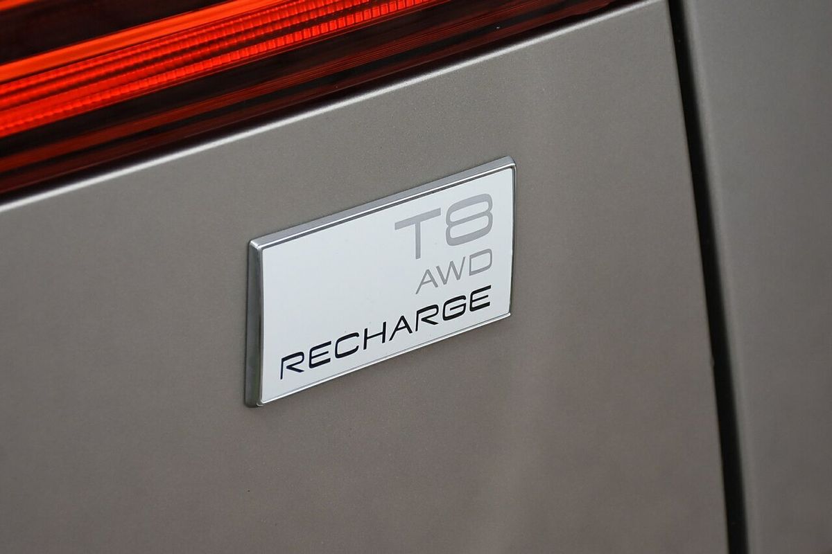 2022 Volvo XC60 Recharge Ultimate T8 Plug-In Hybrid