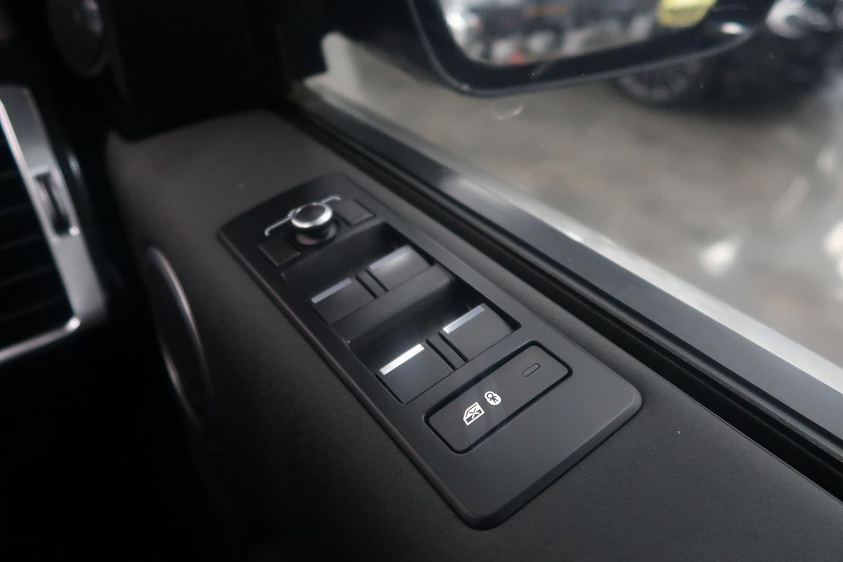 2017 Land Rover Discovery TD4 HSE Series 5