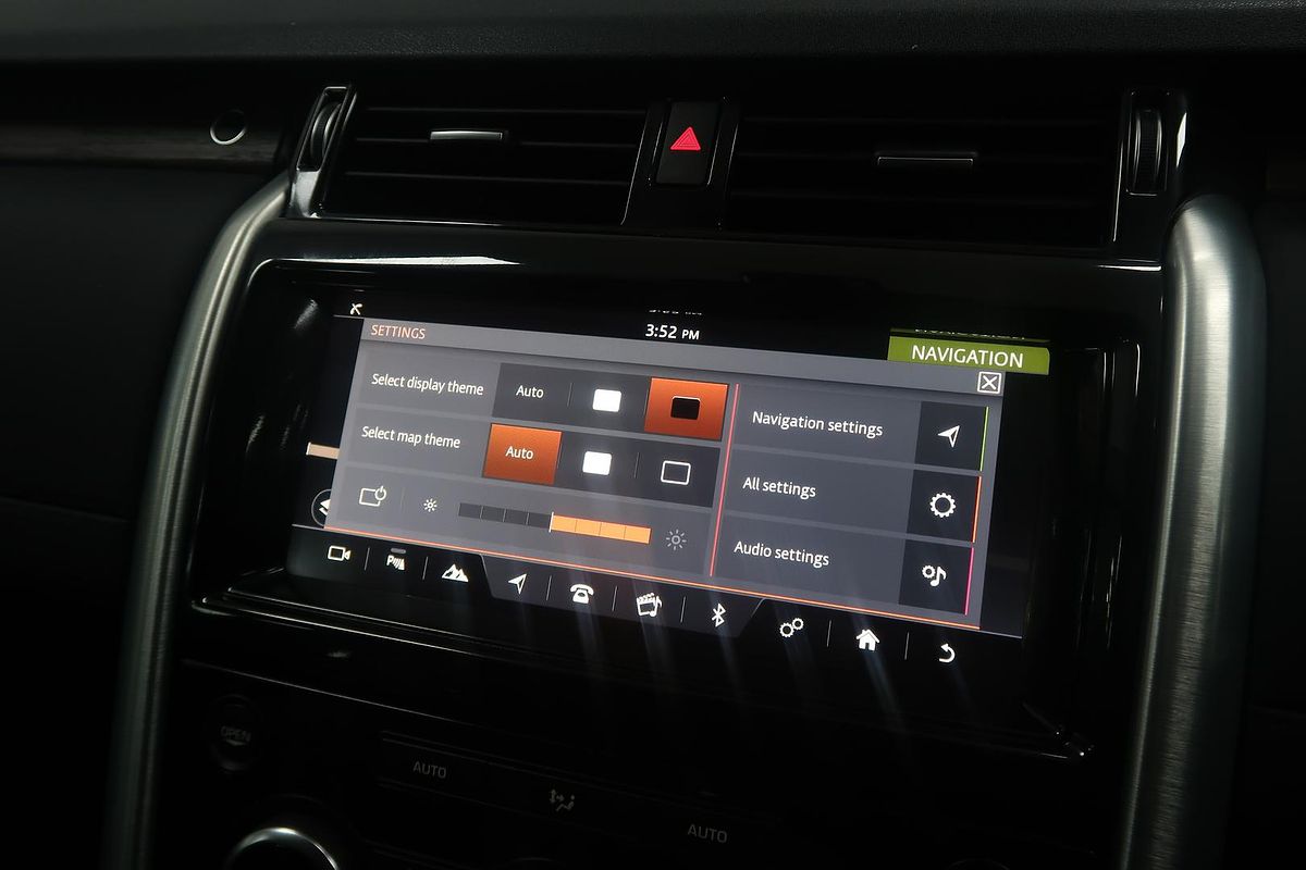 2017 Land Rover Discovery TD4 HSE Series 5