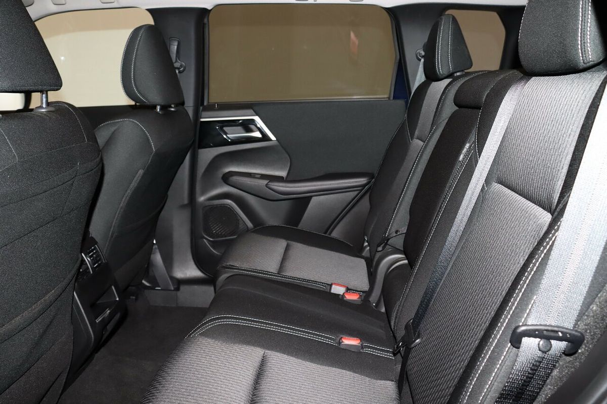 2024 Mitsubishi Outlander LS ZM
