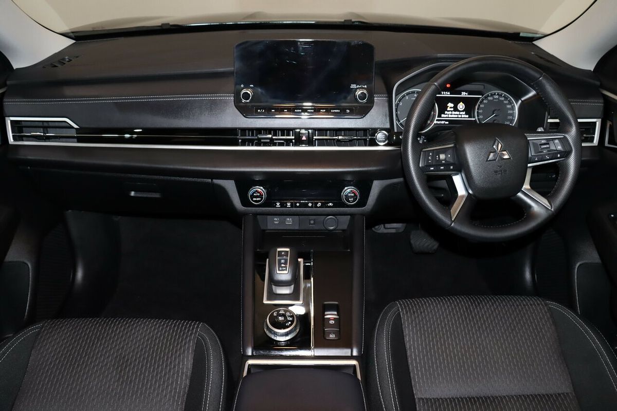 2024 Mitsubishi Outlander LS ZM