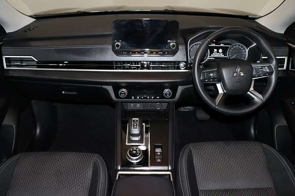 2024 Mitsubishi Outlander LS ZM