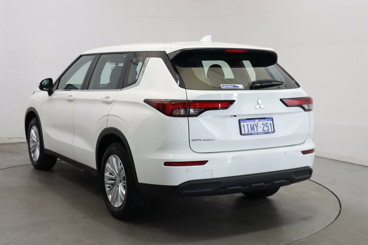 2023 Mitsubishi Outlander ES ZM