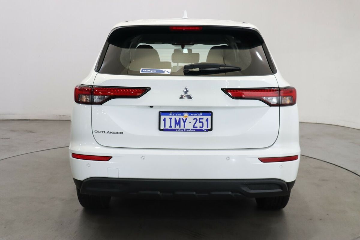 2023 Mitsubishi Outlander ES ZM